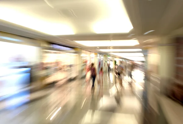 Menschensilhouetten in Einkaufszentrum — Stockfoto