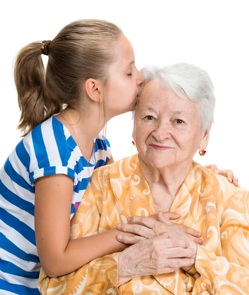 Nieta besando a su vieja abuela — Foto de Stock