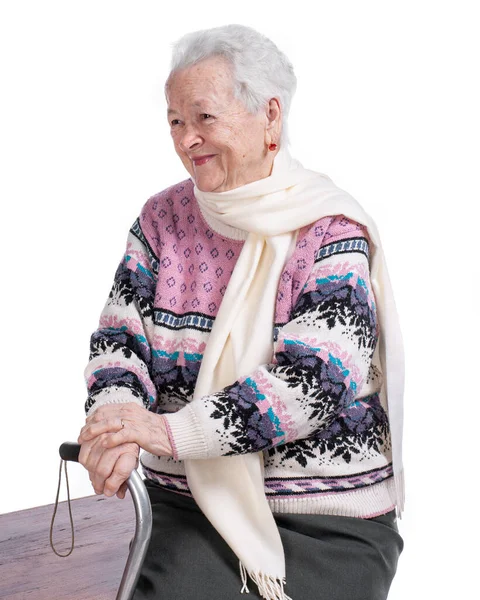 Vieja Mujer Sonriente Con Bastón Posando Estudio Sobre Fondo Blanco — Foto de Stock