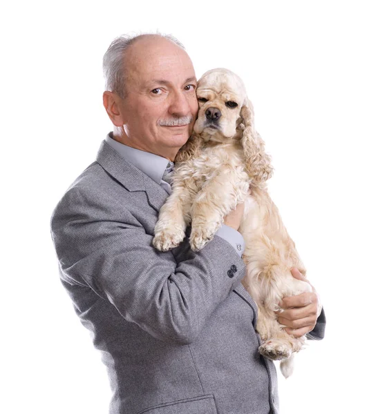 Senior Man Med Amerikanska Cocker Spaniel Studio Över Vit Bakgrund — Stockfoto