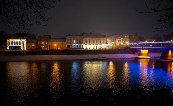 Uzhhorod Ukraine Januari 2021 Verlichte Voetgangersbrug Het Centrum Van Uzhgorod — Stockfoto