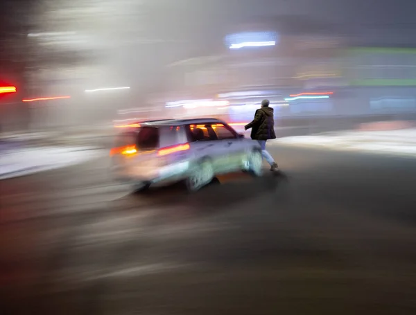 ゼブラ交差点の危険な状況 意図的な動きのぼかし 専用画像 — ストック写真