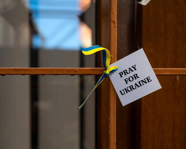 Priez Pour Ruban Ukraine Attaché Sur Clôture — Photo