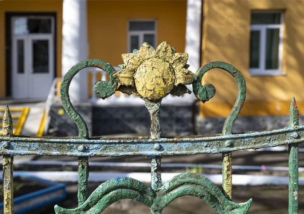 Detail Old Metal Sunflower Fence — Stockfoto