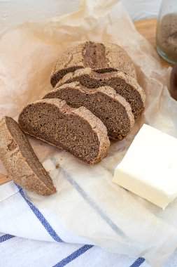 Ev yapımı ekşi ekmek. Çeltik unundan yapılmış.