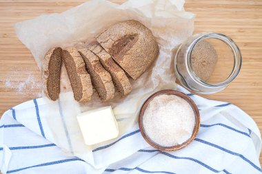 Ev yapımı ekşi ekmek. Çeltik unundan yapılmış.