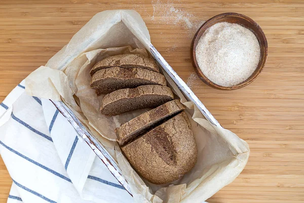 Ev yapımı ekşi ekmek. Çeltik unundan yapılmış.