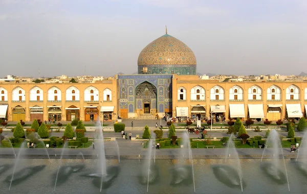 Reizen van iran: kleine moskee in imam plein, esfahan — Stockfoto