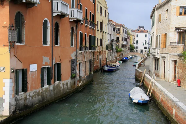 Resa Italien: utsikt över kanalen i Venedig — Stockfoto