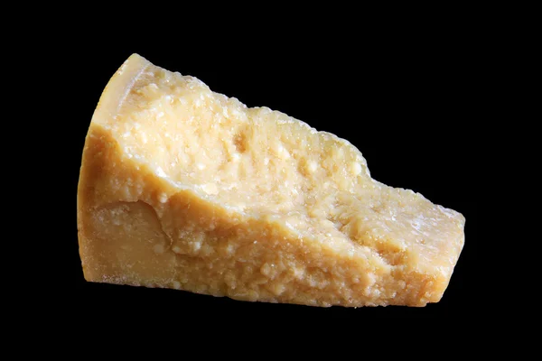 Gıda katkı maddeleri: siyah arka plan üzerine izole parmesan peyniri