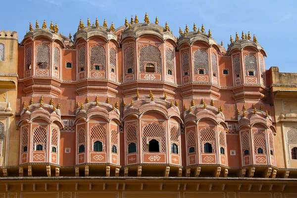 Viaggi India: facadel di Hawa Mahal - palazzo del vento a Jaipur, Rajasthan — Foto Stock