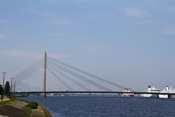 Askılı köprü Riga, Letonya