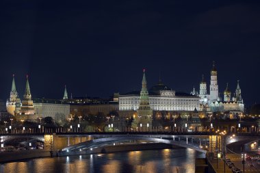 Moskova kremlin gece görünümü
