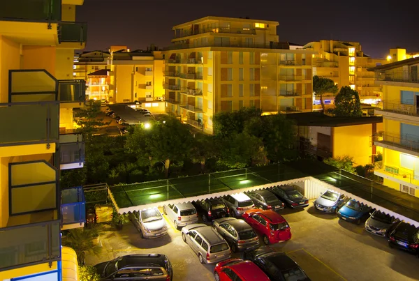 Italienischer Innenhof in lido di jesolo. der Blick aus dem Fenster — Stockfoto