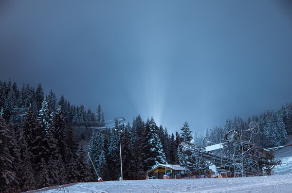 Skilift, at night