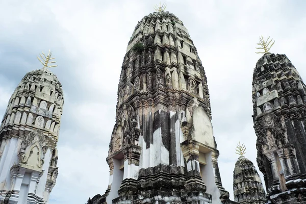 Grupo Pagodas Viejas Templo Buddhism Con Fondo Claro Del Cielo — Foto de Stock