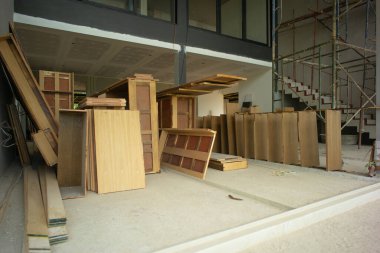 İnşaat halindeki evde montajda olan odanın iç perspektifi