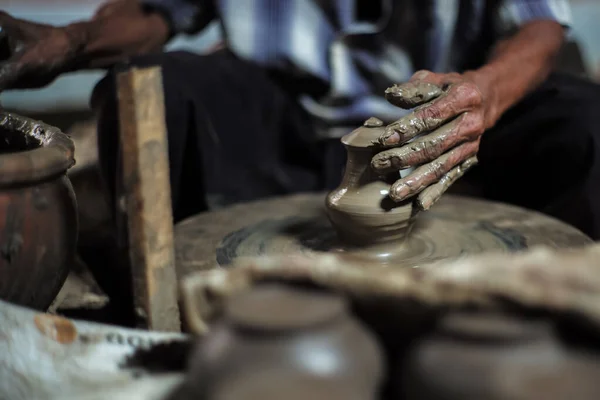 Selective Focused Dirty Wrinkled Skin Hands Old Man Molding Clay — Fotografia de Stock