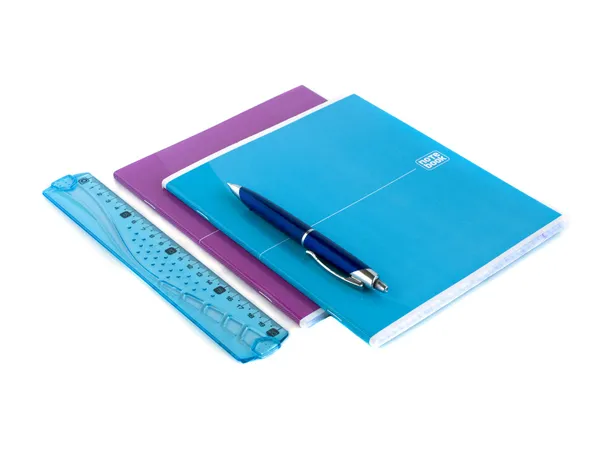 Schoolbenodigdheden - notebooks, pen, liniaal — Stockfoto