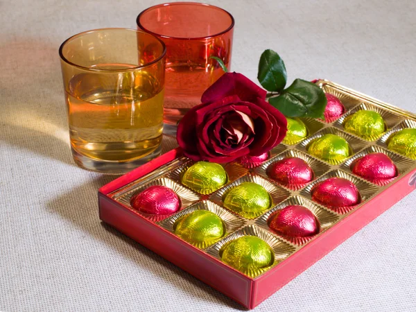 Red-yellow rose and box of candy — Stock Photo, Image