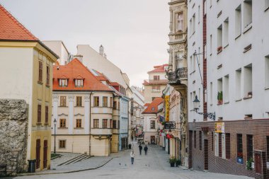 Bratislava renkli sokaklar ve Slovakya 'nın başkenti olan eski kasabadaki mimari 