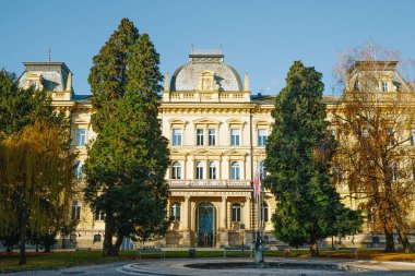 Maribor Üniversitesi ana giriş ve ön cephe. Maribor Üniversitesi Slovenya 'nın en büyük ikinci üniversitesidir.