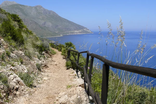 Sicilya'nın kıyısında iz