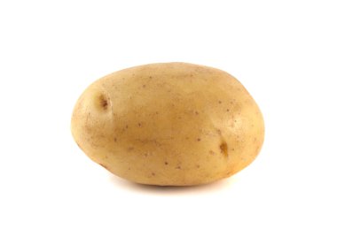Beyaz arkaplanda izole edilmiş yeni patates