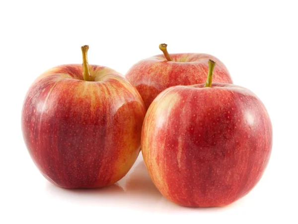 Aislado tres manzana roja sobre un fondo blanco —  Fotos de Stock