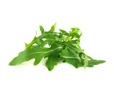 roka, rucola taze öbek üzerinde izole beyaz yapraklar
