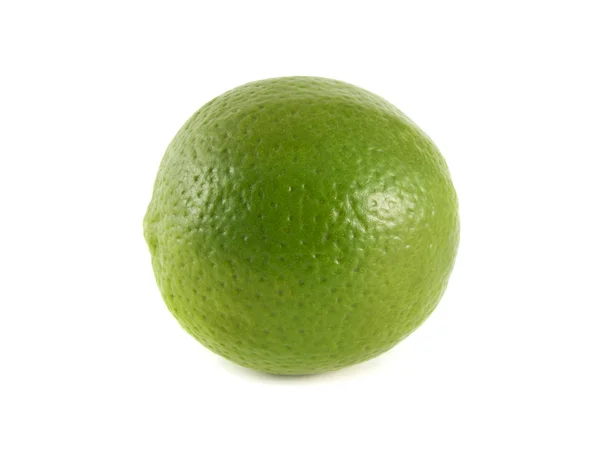 Beyaz zemin üzerine yeşil izole limon — Stok fotoğraf