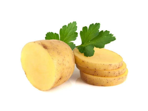 Aardappel gesneden helft en groene peterselie geïsoleerd — Stockfoto