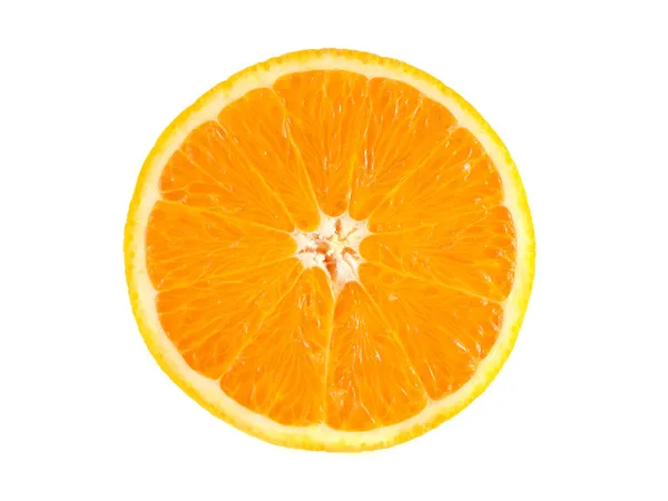 Fatia de laranja madura isolada em branco — Fotografia de Stock