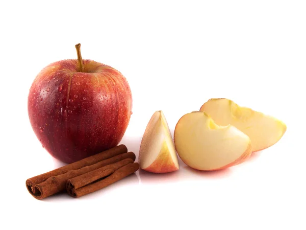 Isolated red apple with slices and cinnamon pods — Stock Photo, Image
