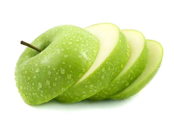 Rodajas de manzana verde aisladas con gotas de agua — Foto de Stock