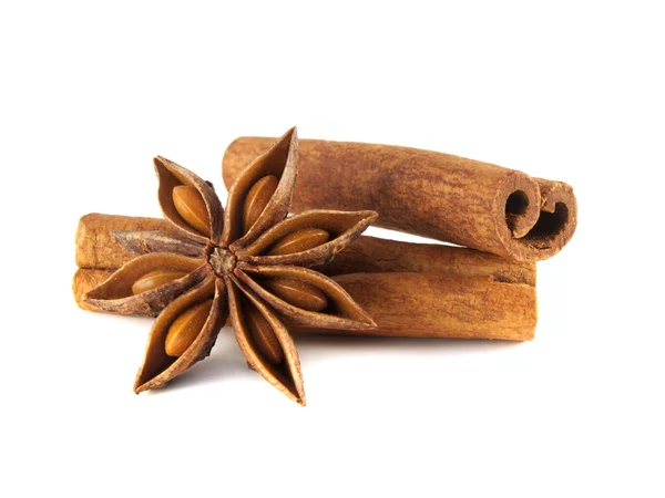Cinnamon sticks and anise star. Isolated — Stock Photo, Image