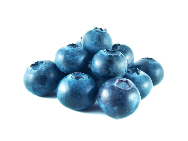 Grupp av färska blåbär isolerad på vit — Stockfoto