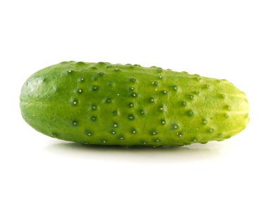 salatalık beyaz arkaplanda izole edildi