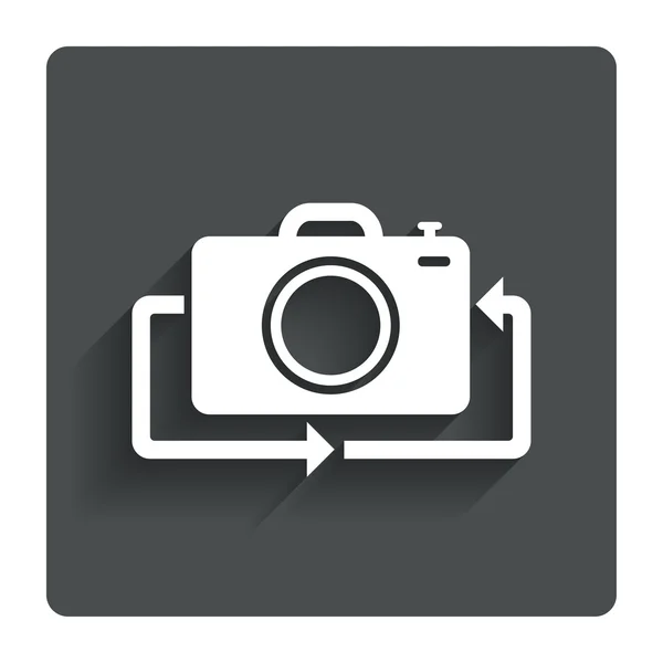 Front photo camera sign icon. Change symbol. — Stock Vector