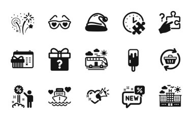 Balayı seyahatinin vektör seti, arama bulmacası ve Noel takvimi simgeleri basit. Otel, otobüs yolculuğu ve indirim ikonları. Aşk mesajı, Yeni ve Noel Baba tabelaları. Vektör