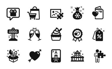 Vector set of Santa sack, Attraction and Love ödül ikonları basit set. Aşk, dondurma ve yapboz imajı simgeleri. Bulmaca, turna pençesi makinesi ve indirimli etiketler. Noel Baba çuvalı basit bir web sembolü. Vektör