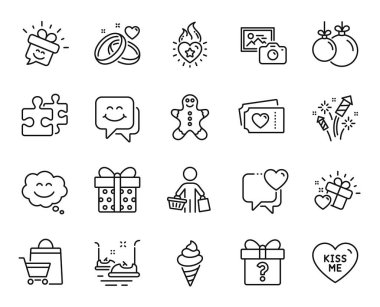 Aşk biletleri, dondurma ve gülümseme çizgisi simgeleri hazır. Alıcı, zencefilli çörek ve Noel balosu ikonları. Fotoğraf makinesi, evlilik yüzükleri ve gülümseyen yüz işaretleri. Aşk biletleri web sembolü. Vektör
