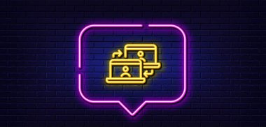 Neon ışığı konuşma balonu. Dış kaynak çalışma hattı simgesi. Ev tabelasında iş. Uzaktan ofis çalışanları sembolü. Neon ışıklı arka plan. Dış kaynak işi ışıltı hattı. Tuğla duvar afişi. Vektör