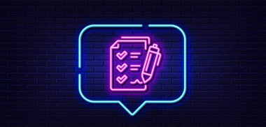 Neon ışığı konuşma balonu. Gözlem Listesi satır simgesi. Rapor işareti. İş gözden geçirme sembolü. Neon ışıklı arka plan. Gözetleme listesi parlaklık çizgisi. Tuğla duvar afişi. Vektör