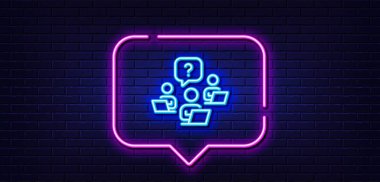Neon ışığı konuşma balonu. Takım çalışması soru çizgisi simgesi. İmza iste. Dış kaynak destek sembolü. Neon ışıklı arka plan. Takım çalışması soru işareti çizgisi. Tuğla duvar afişi. Vektör