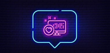 Neon ışığı konuşma balonu. Kalp çizgisi ikonu. İşaret gibi bir şey. Pozitif geri bildirim sembolü. Neon ışıklı arka plan. Kalp atışı çizgisi. Tuğla duvar afişi. Vektör