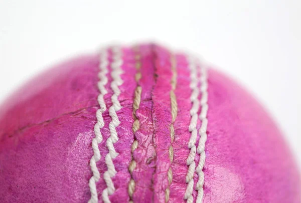Pallone da cricket rosa Immagini Stock Royalty Free