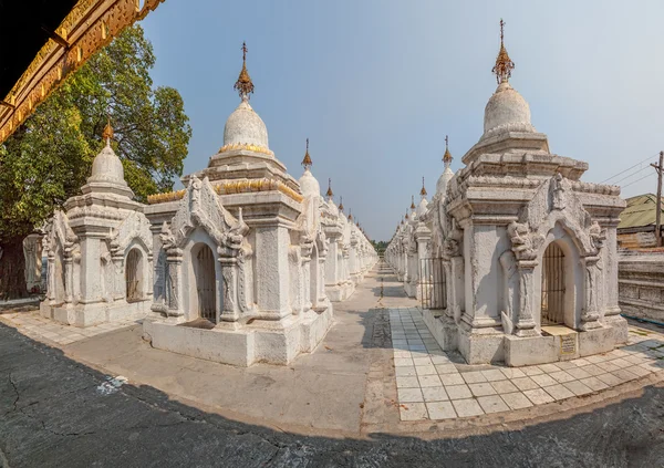 Pagoda de Kuthodaw — Foto de Stock