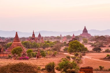 Bagan 'da gün batımı