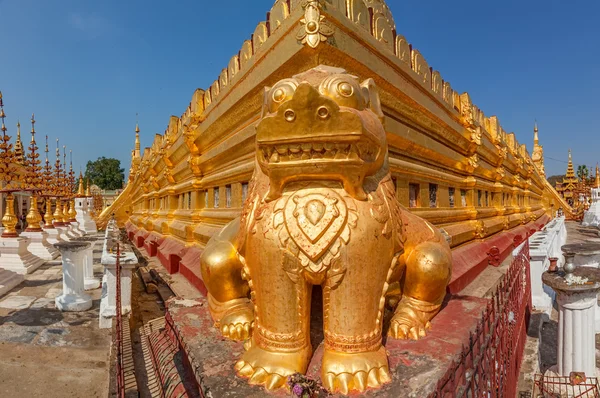 The Shwezigon Pagoda - Golden lion detail. — Stock Photo, Image